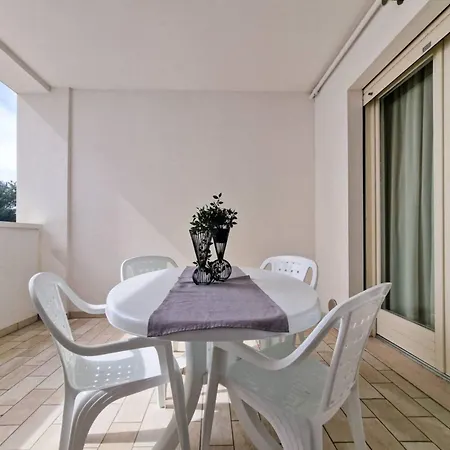 Ocean Breeze Retreat In Apartman